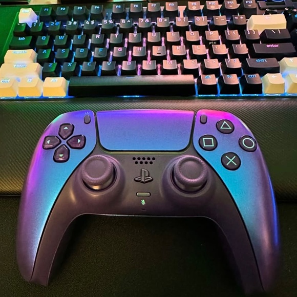 PS5 controllers - Picture 2 of 6